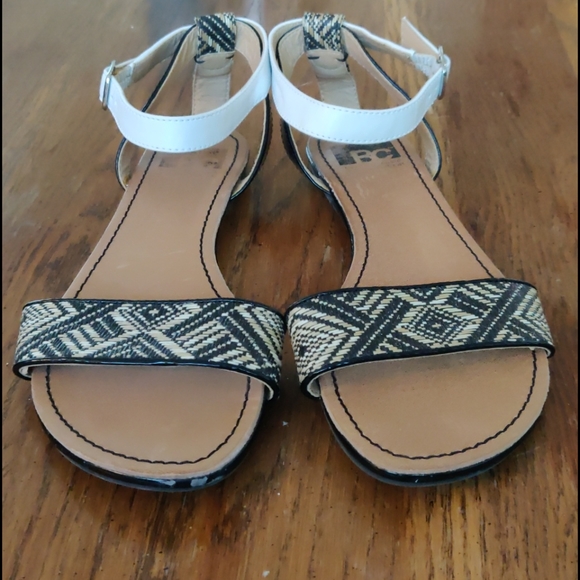 EUC BC woven tribal sandals - Picture 2 of 5